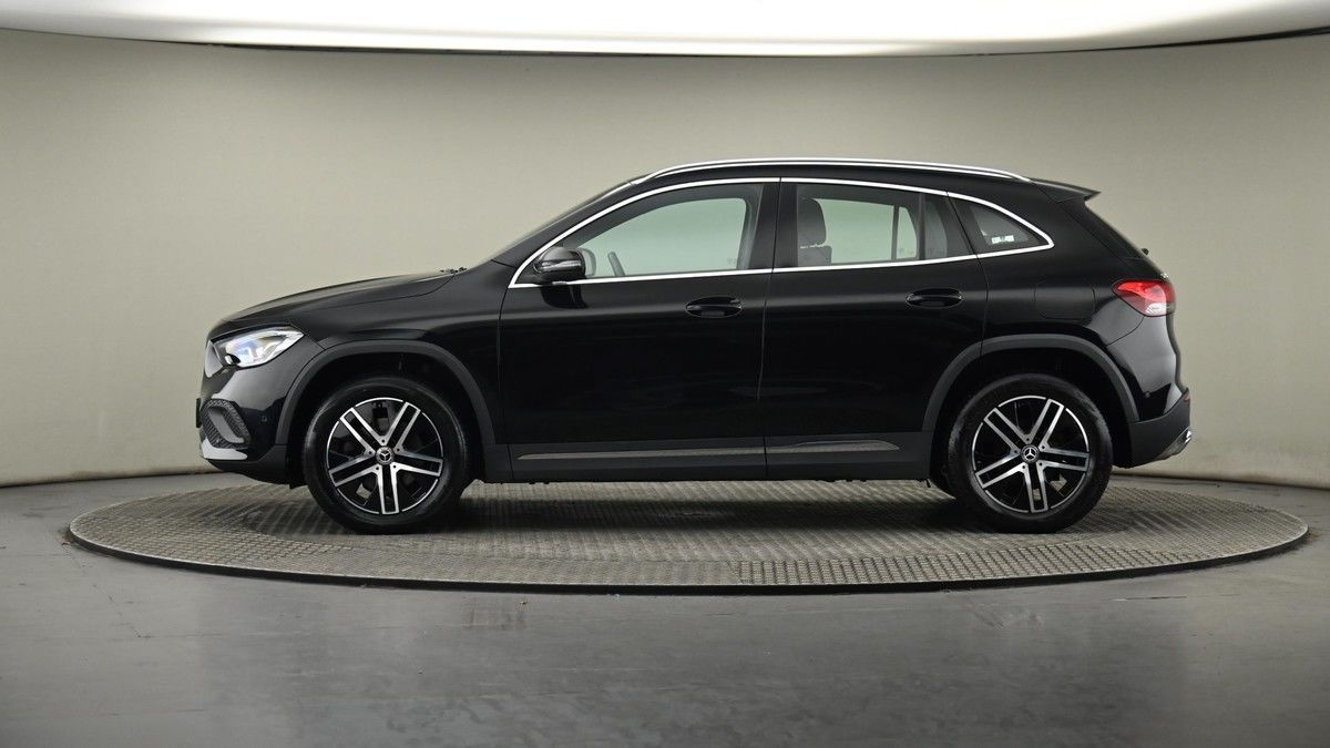 Mercedes-Benz GLA Image 23