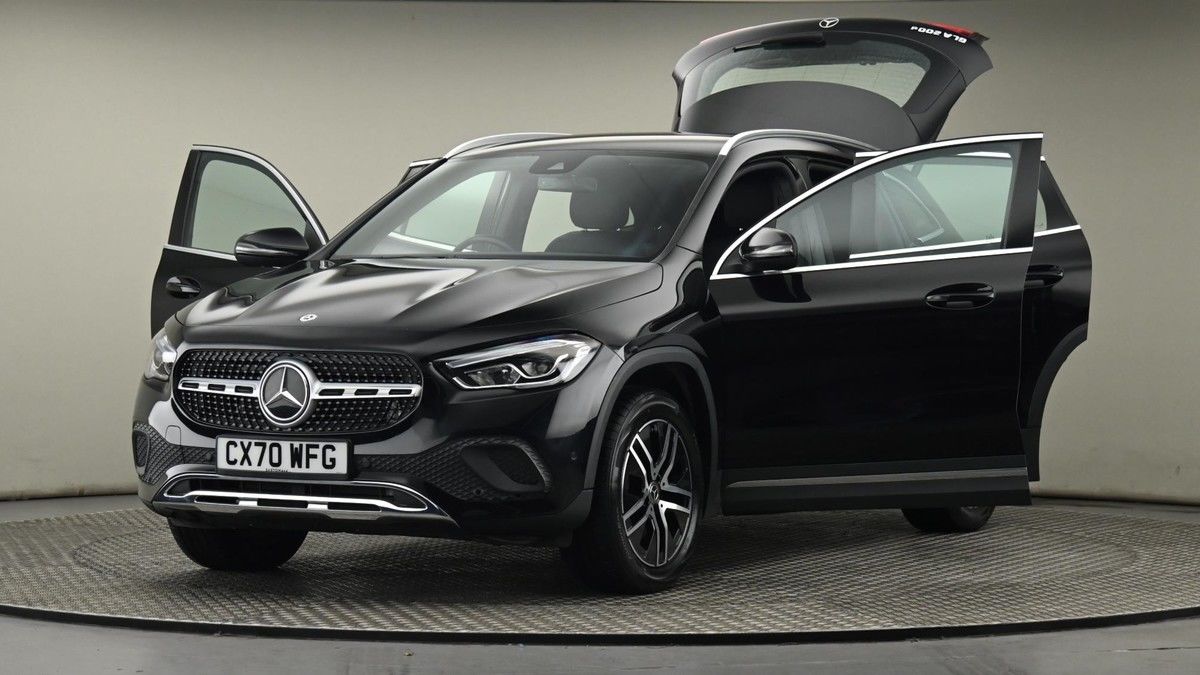 Mercedes-Benz GLA Image 28