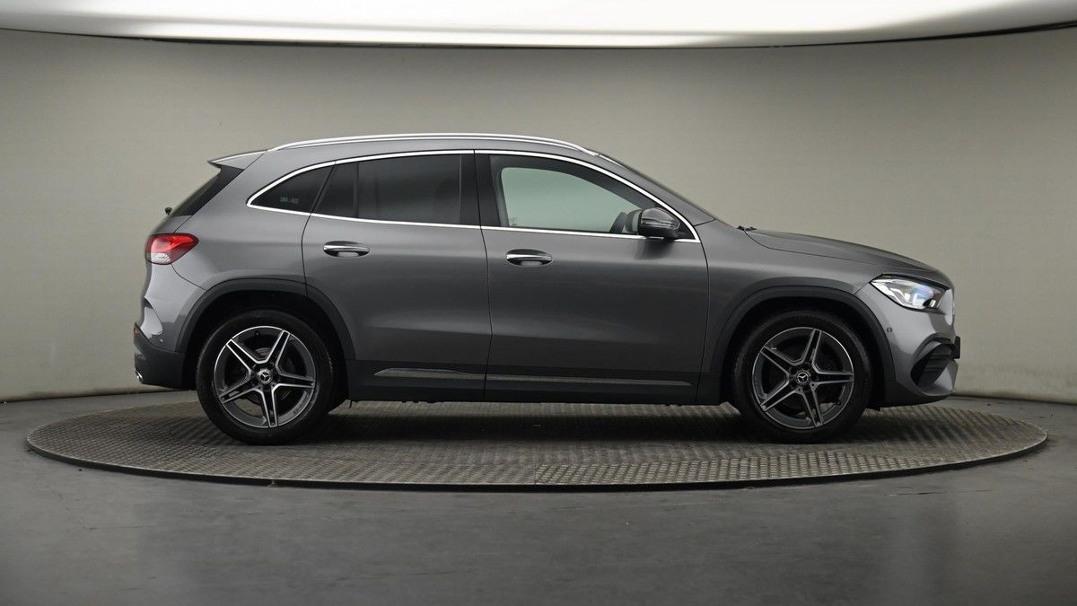 Mercedes-Benz GLA Class Image 27