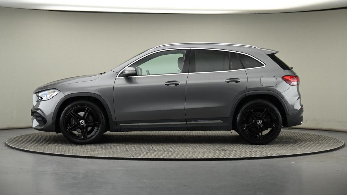 Mercedes-Benz GLA Image 22