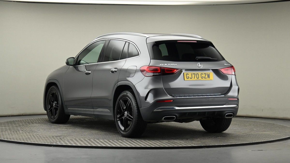 Mercedes-Benz GLA Image 23