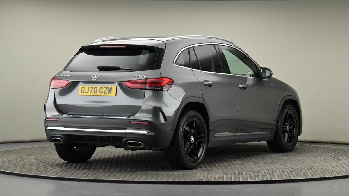 Mercedes-Benz GLA Image 25