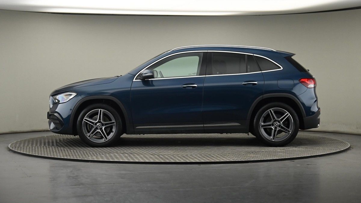 Mercedes-Benz GLA Image 23