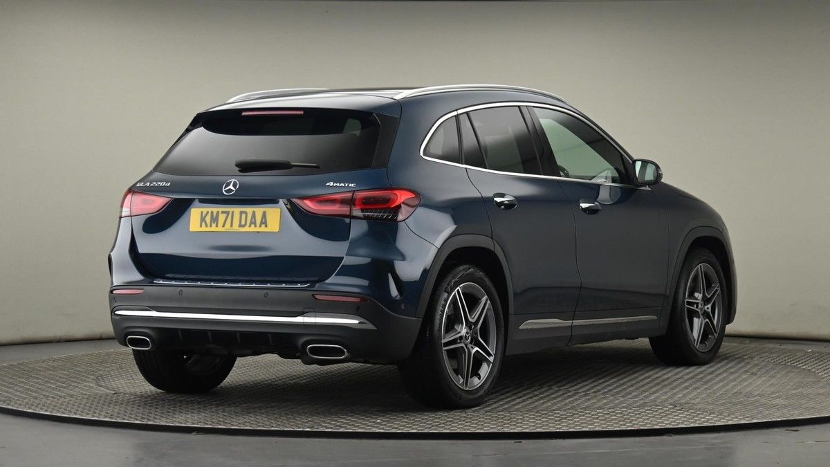 Mercedes-Benz GLA Image 26