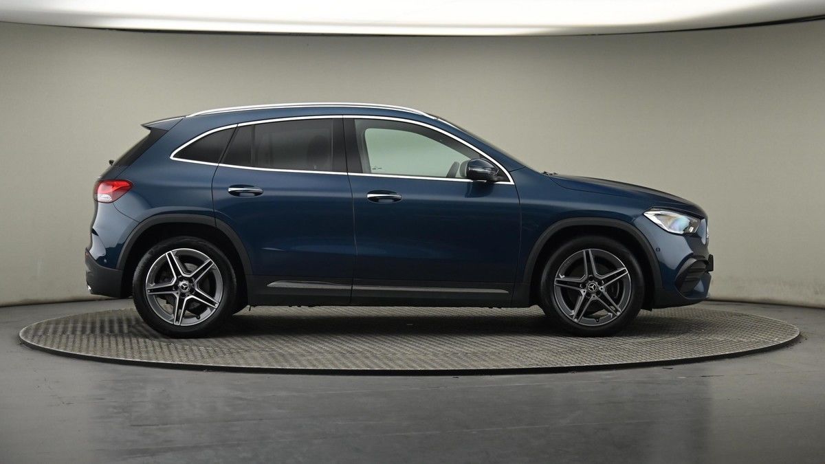 Mercedes-Benz GLA Image 27