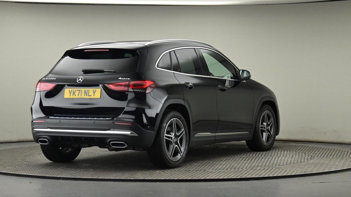 Mercedes-Benz GLA Image 26