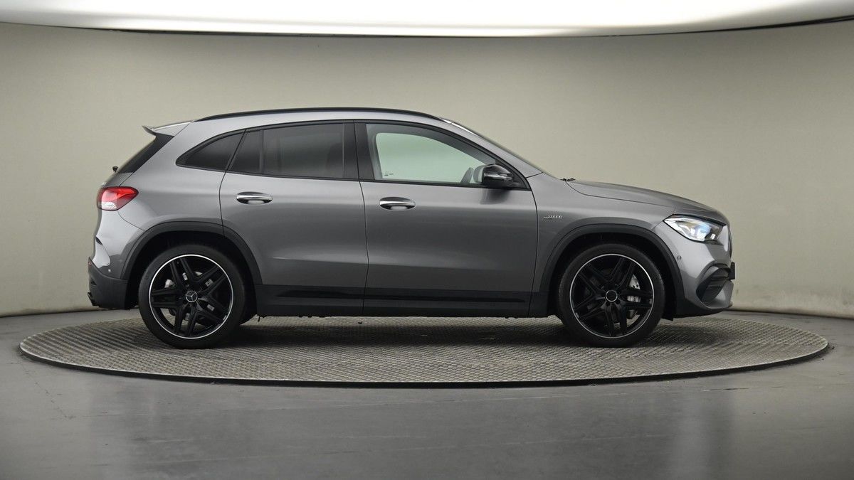 Mercedes-Benz GLA Image 27