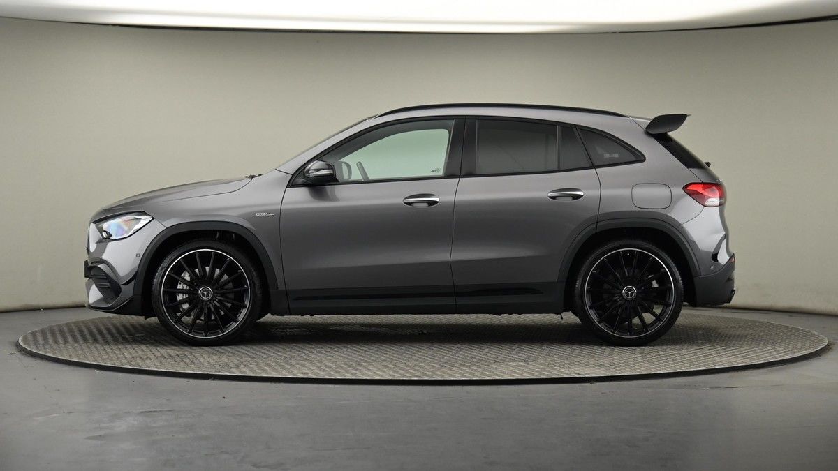 Mercedes-Benz GLA Image 23