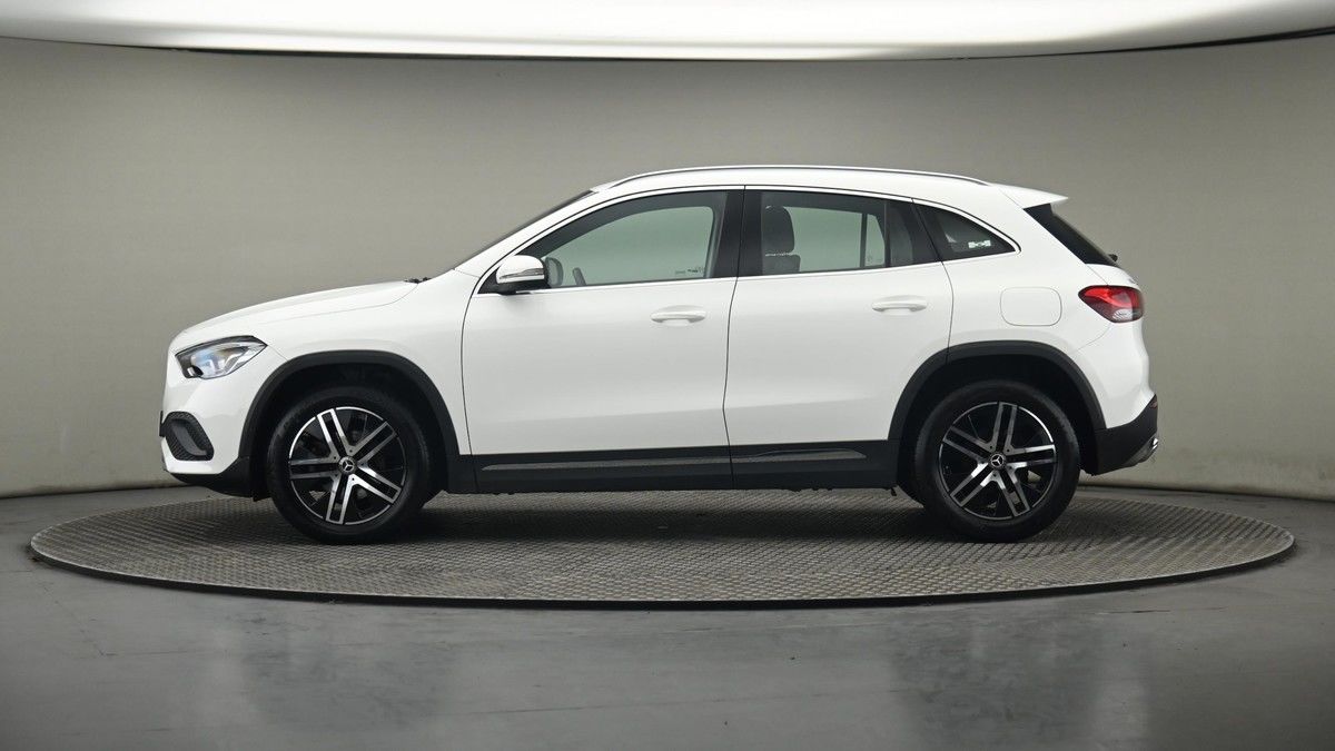 Mercedes-Benz GLA Image 23