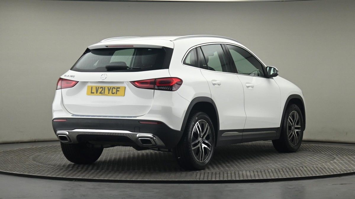 Mercedes-Benz GLA Image 26