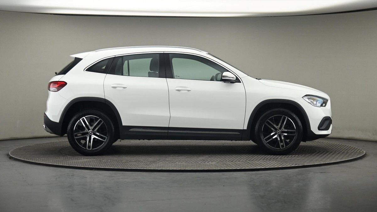 Mercedes-Benz GLA Image 27