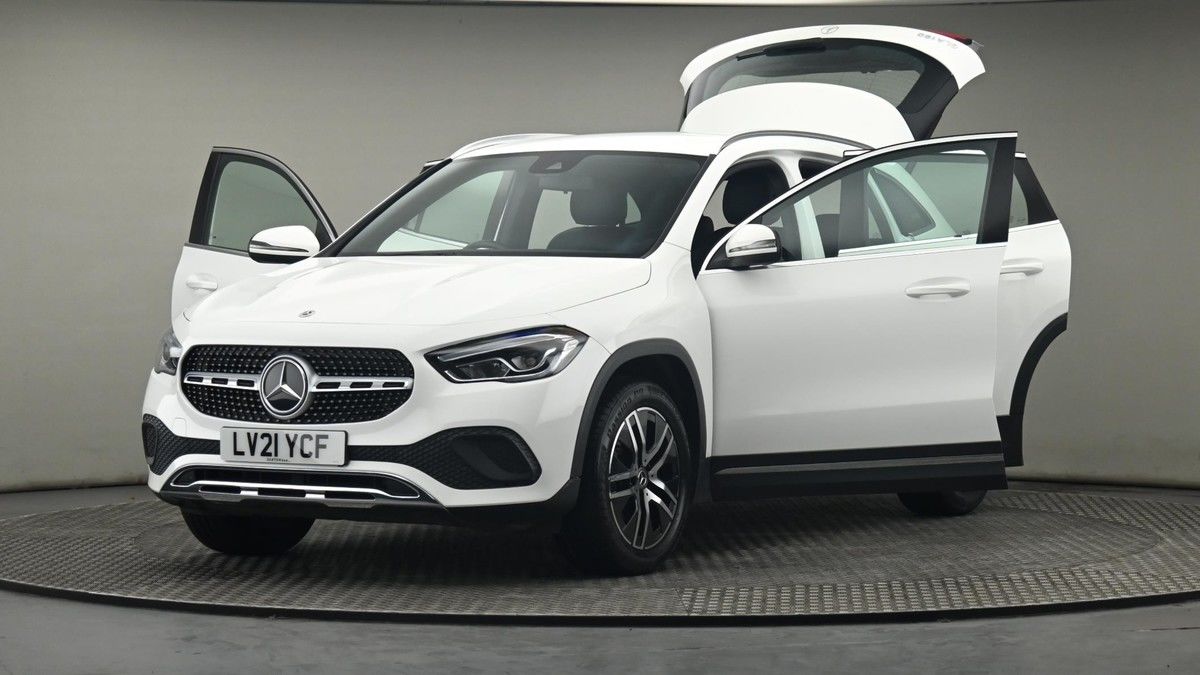 Mercedes-Benz GLA Image 28