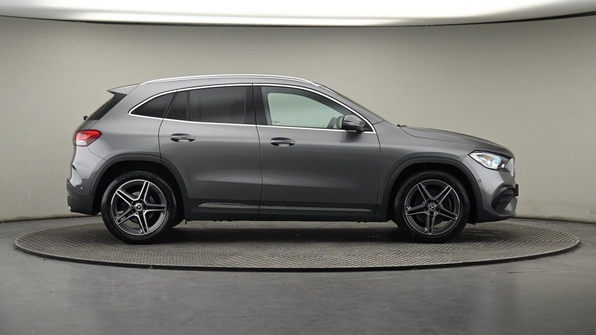 Mercedes-Benz GLA Image 27