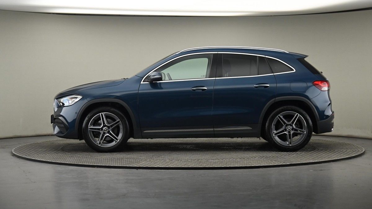 Mercedes-Benz GLA Image 23