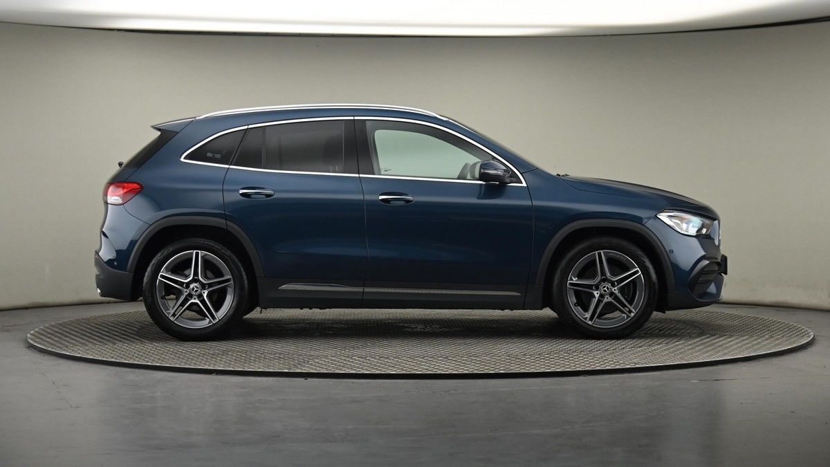 Mercedes-Benz GLA Image 27