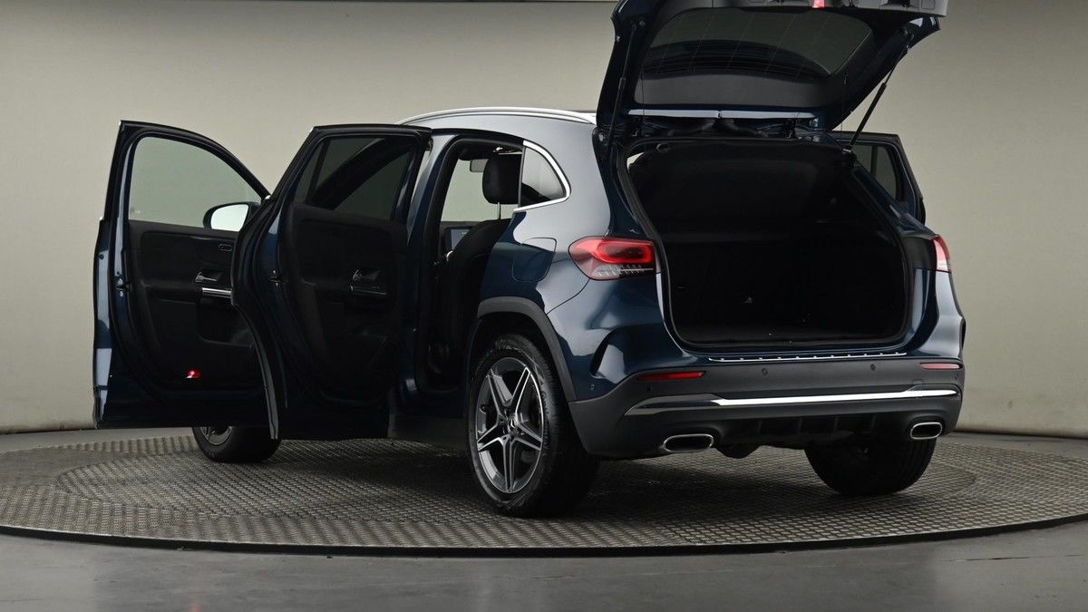 More views of Mercedes-Benz GLA