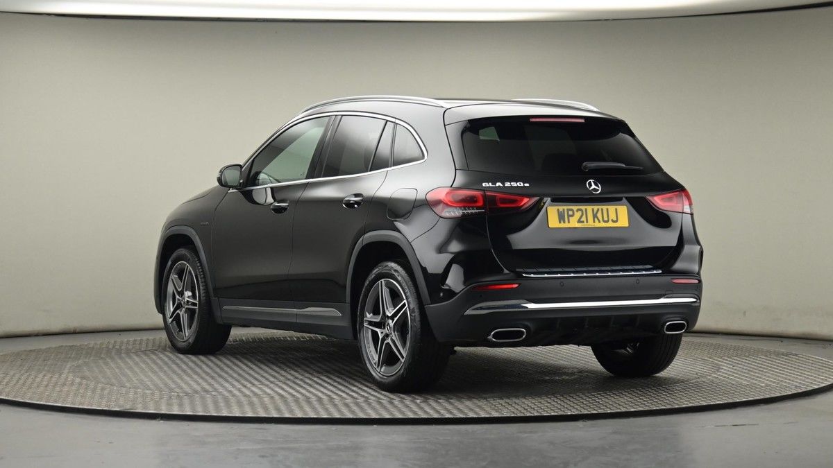 Mercedes-Benz GLA Image 24