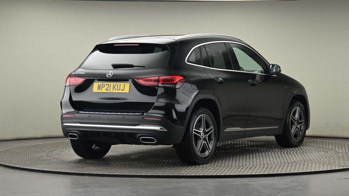 Mercedes-Benz GLA Image 26