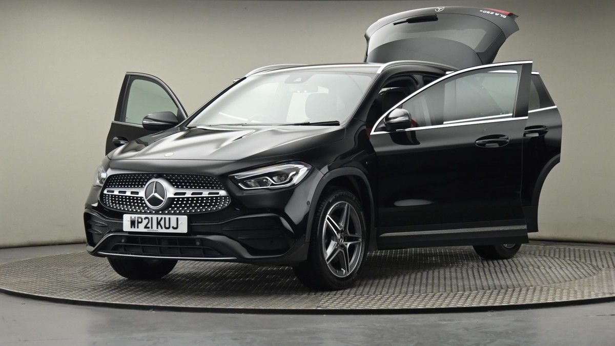 Mercedes-Benz GLA Image 28