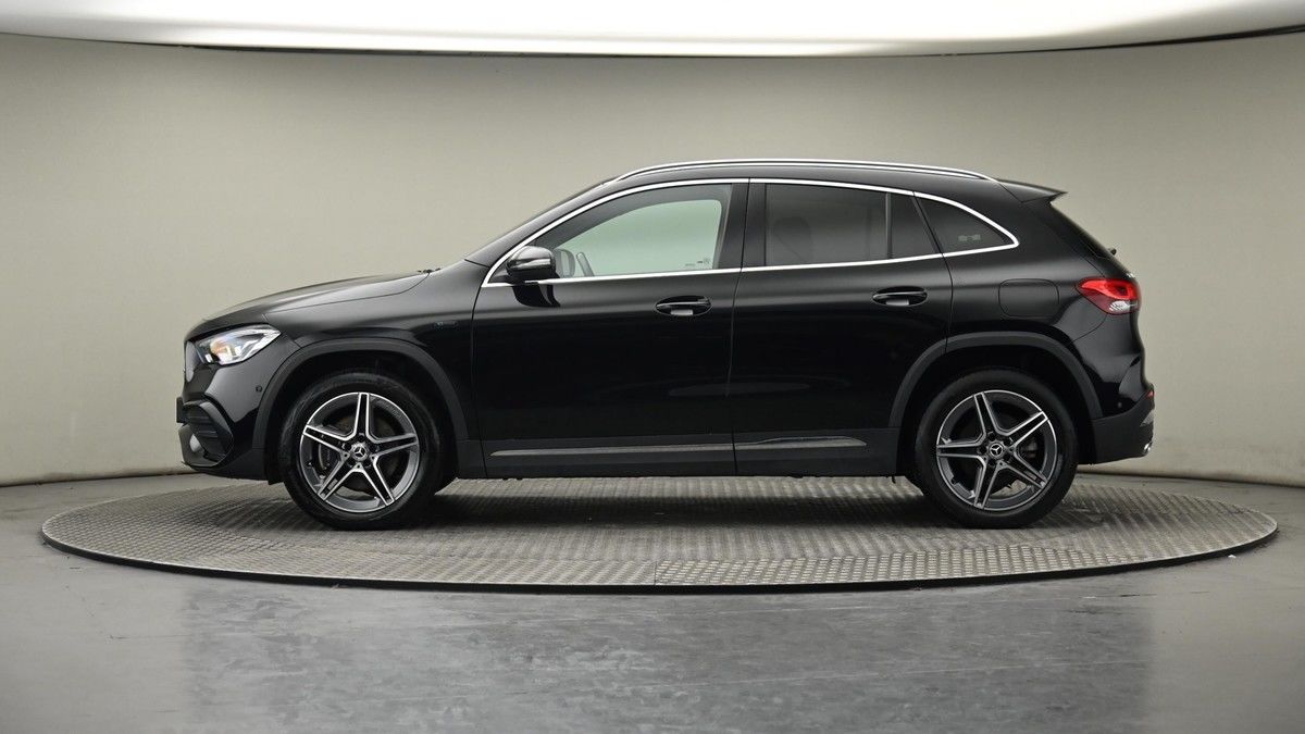 Mercedes-Benz GLA Image 23