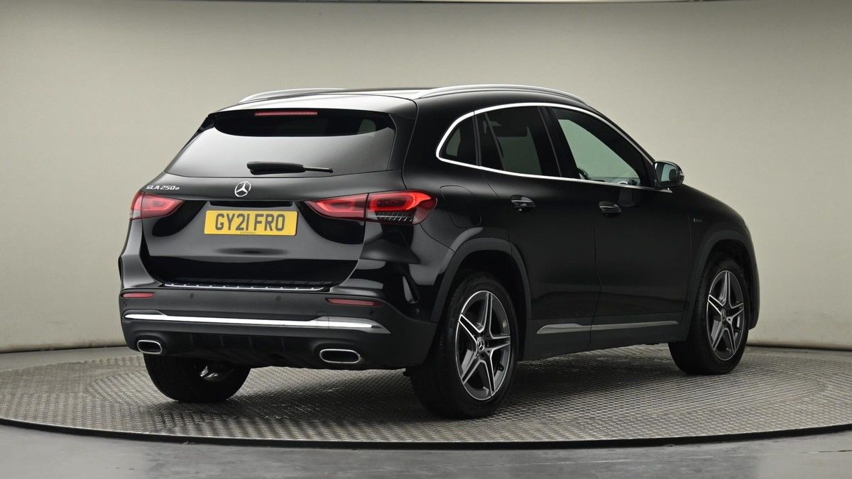 Mercedes-Benz GLA Image 26