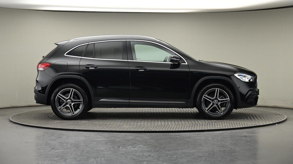 Mercedes-Benz GLA Image 27