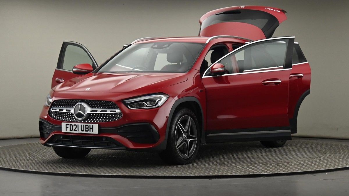 Mercedes-Benz GLA Image 28