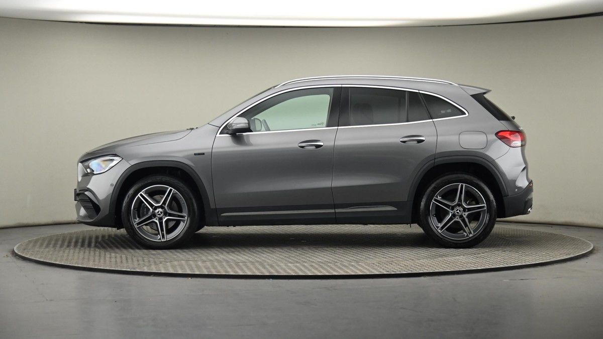 Mercedes-Benz GLA Image 23