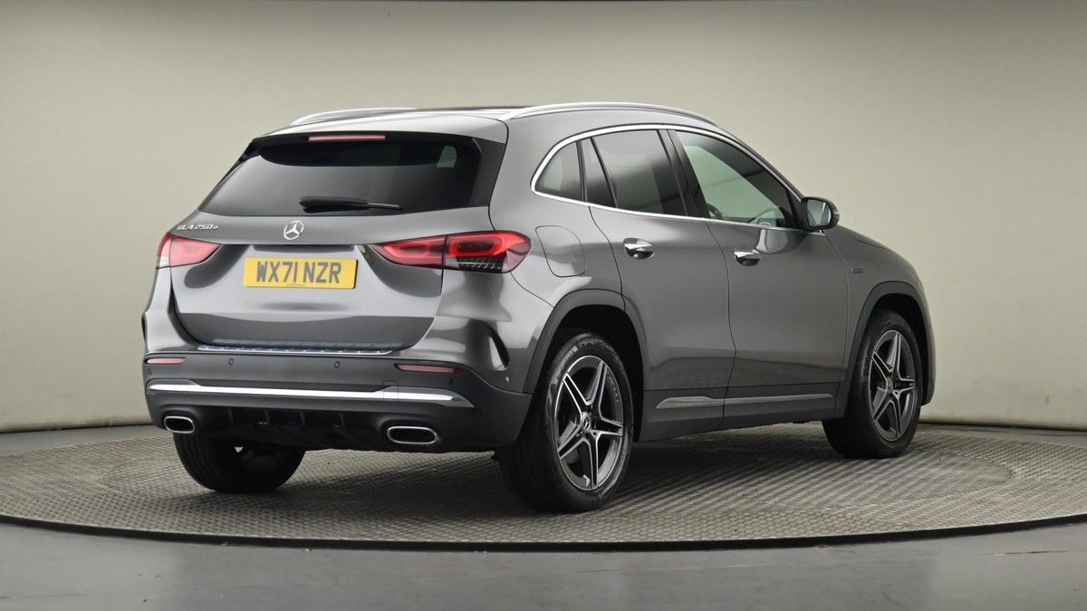 Mercedes-Benz GLA Image 26