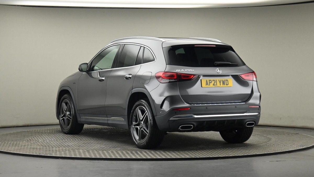 Mercedes-Benz GLA Image 24