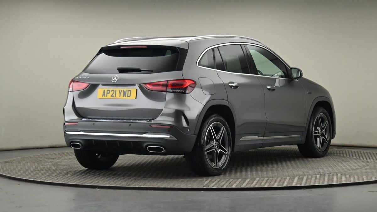 Mercedes-Benz GLA Image 26