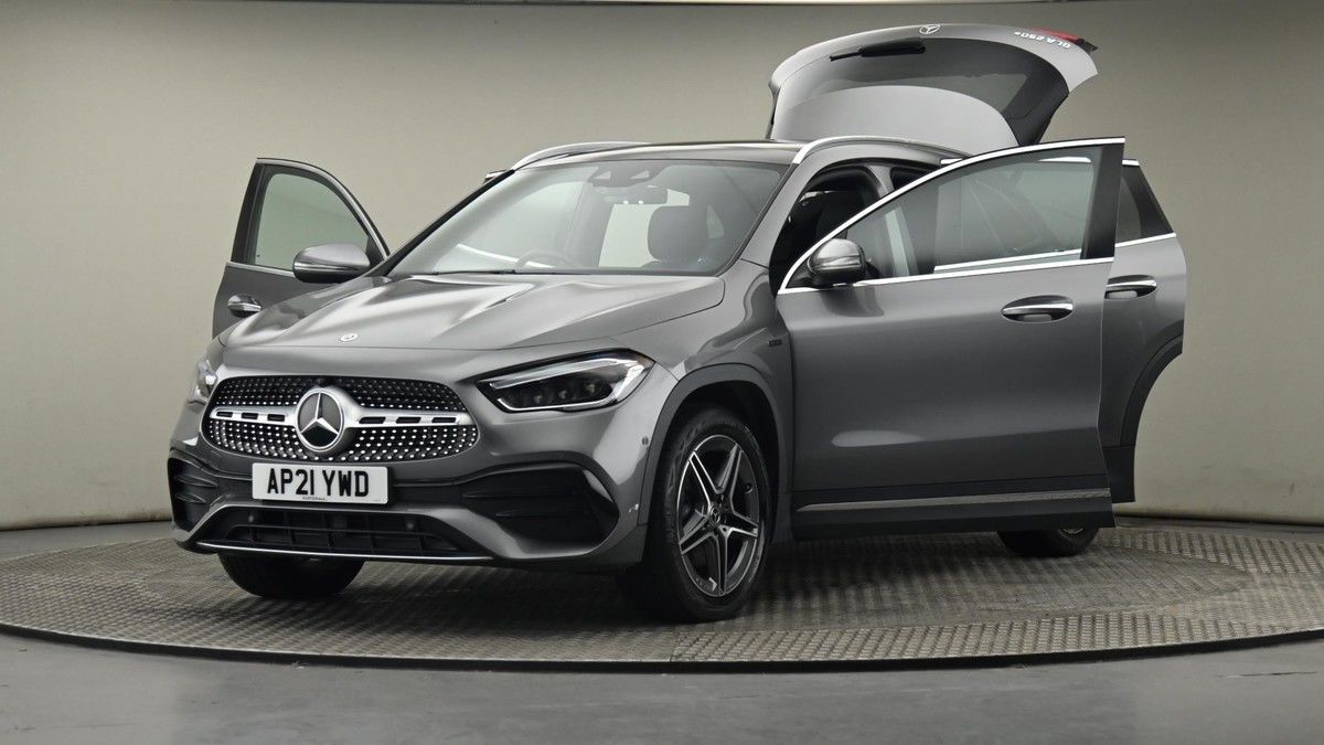 Mercedes-Benz GLA Image 28