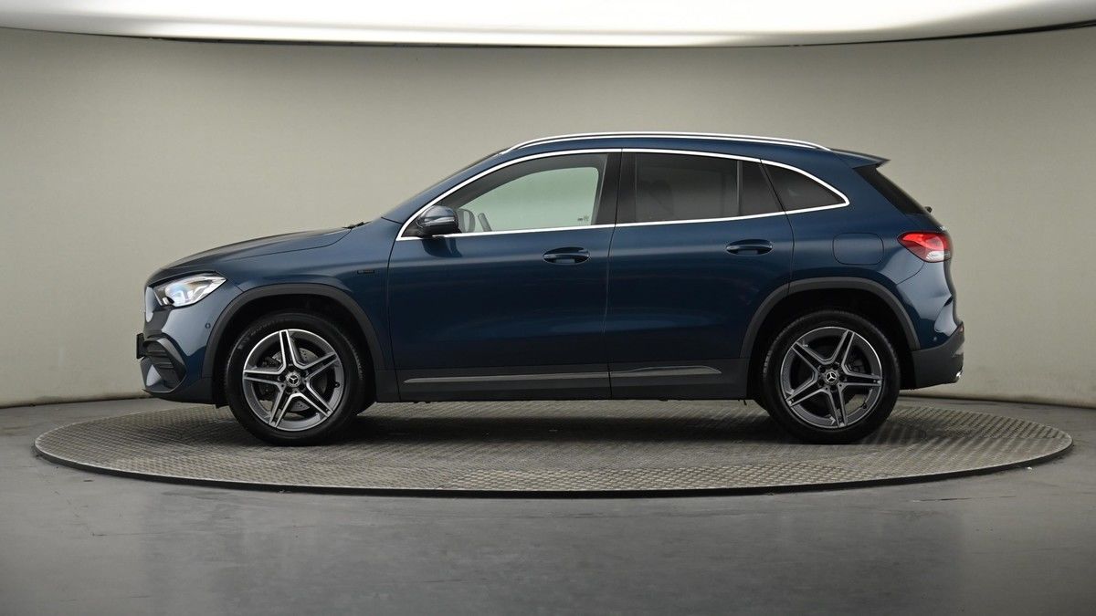 Mercedes-Benz GLA Image 23