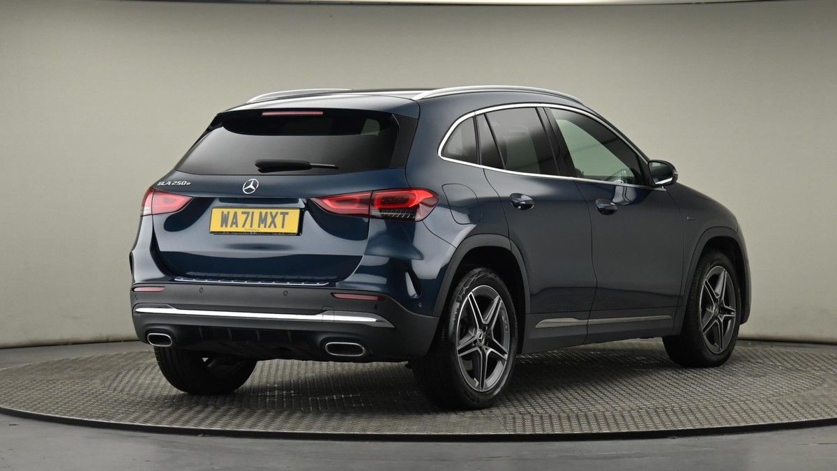 Mercedes-Benz GLA Image 26