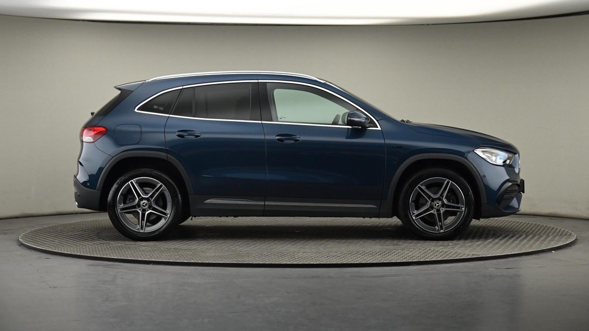 Mercedes-Benz GLA Image 27