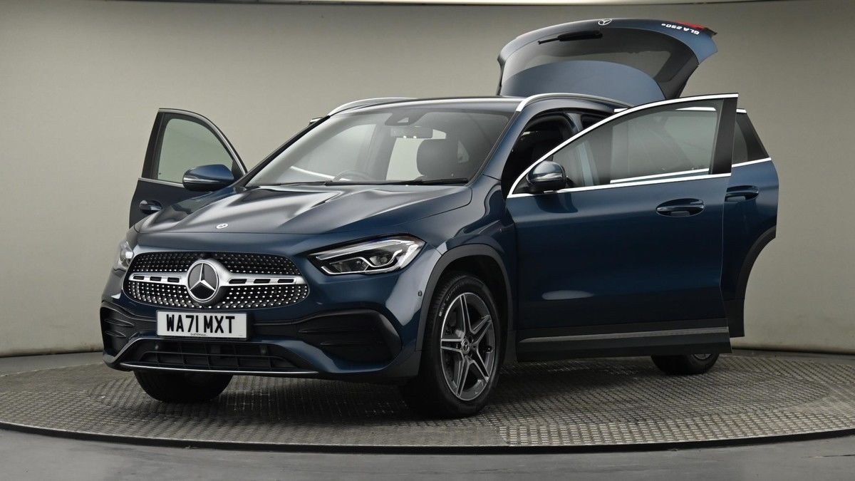 Mercedes-Benz GLA Image 28