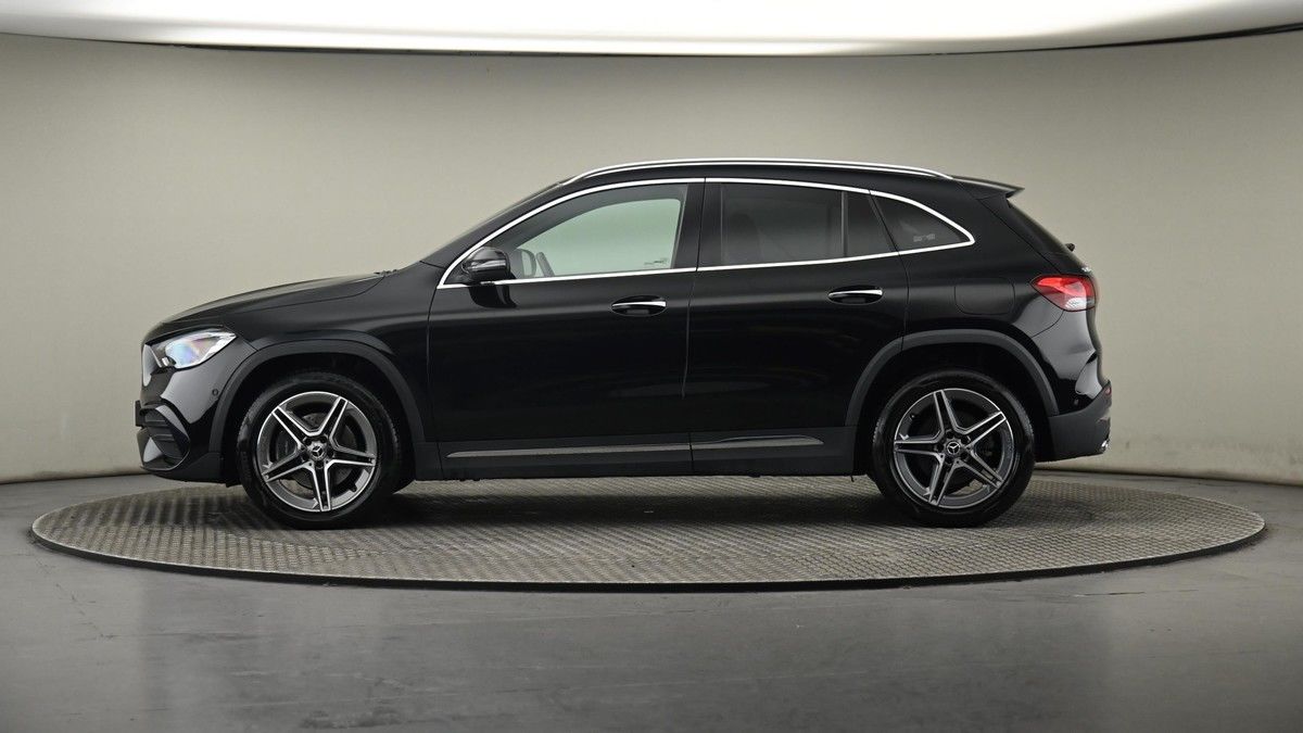 Mercedes-Benz GLA Image 23