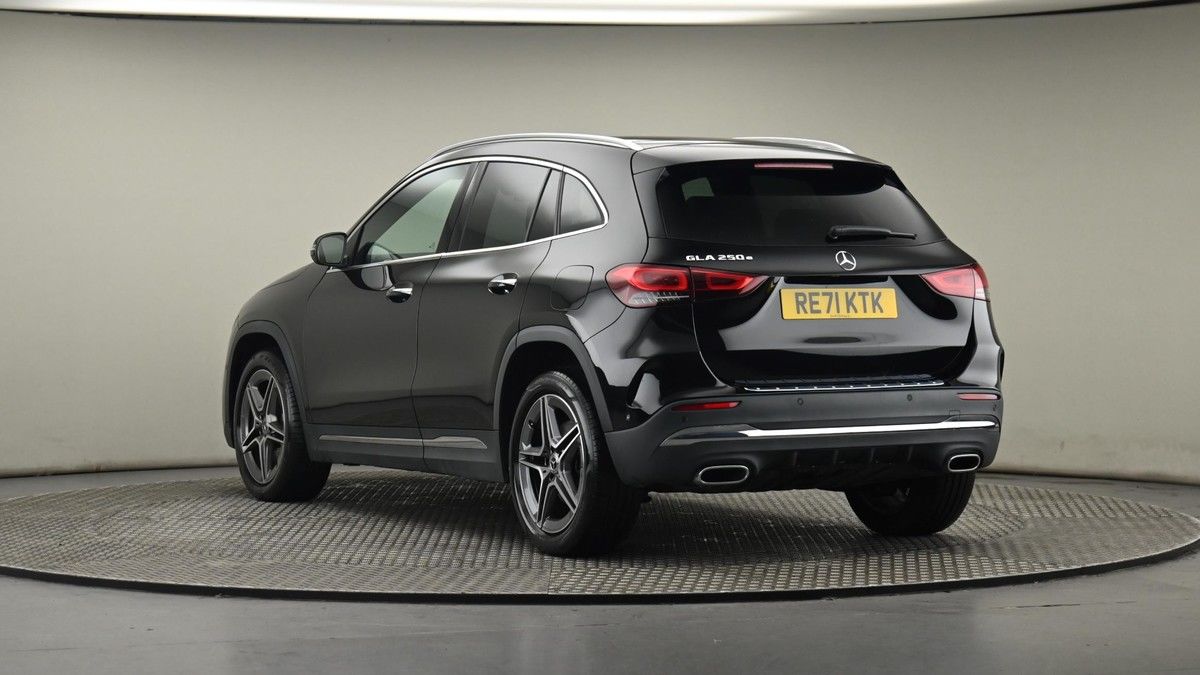 Mercedes-Benz GLA Image 24