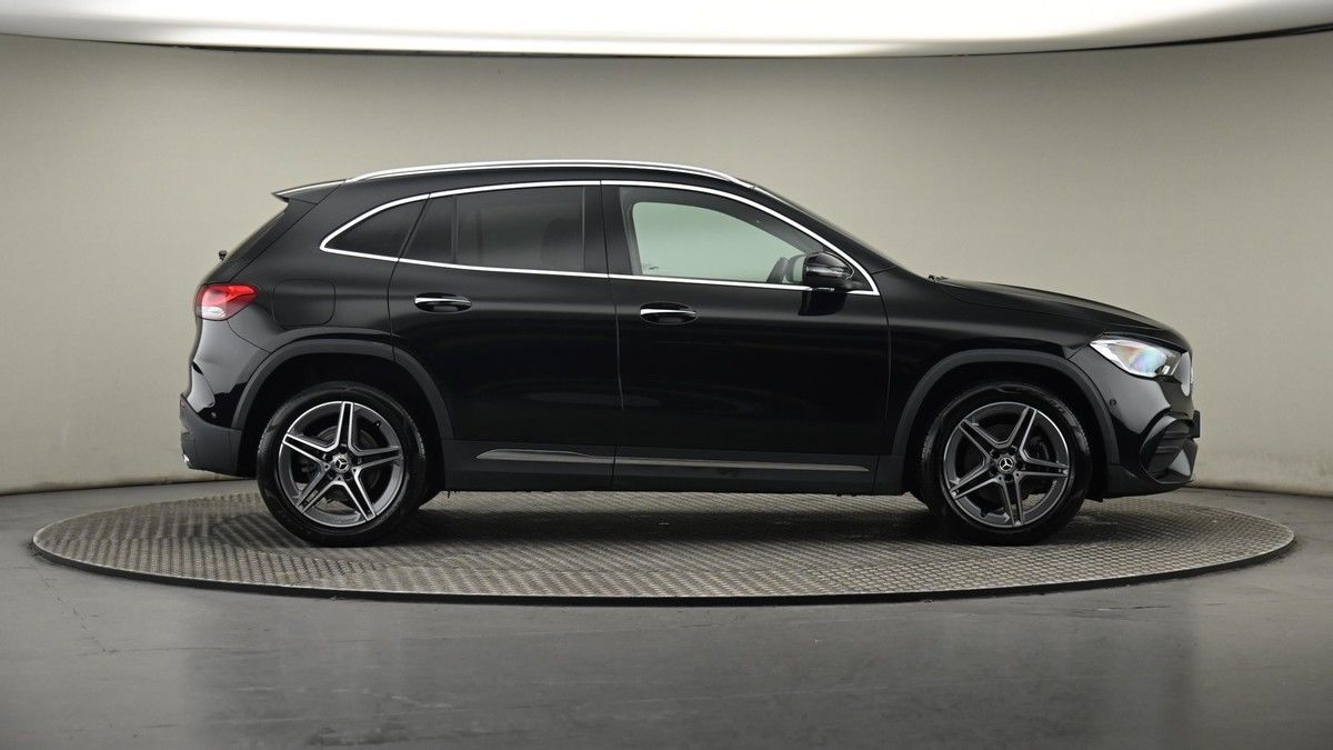 Mercedes-Benz GLA Image 27