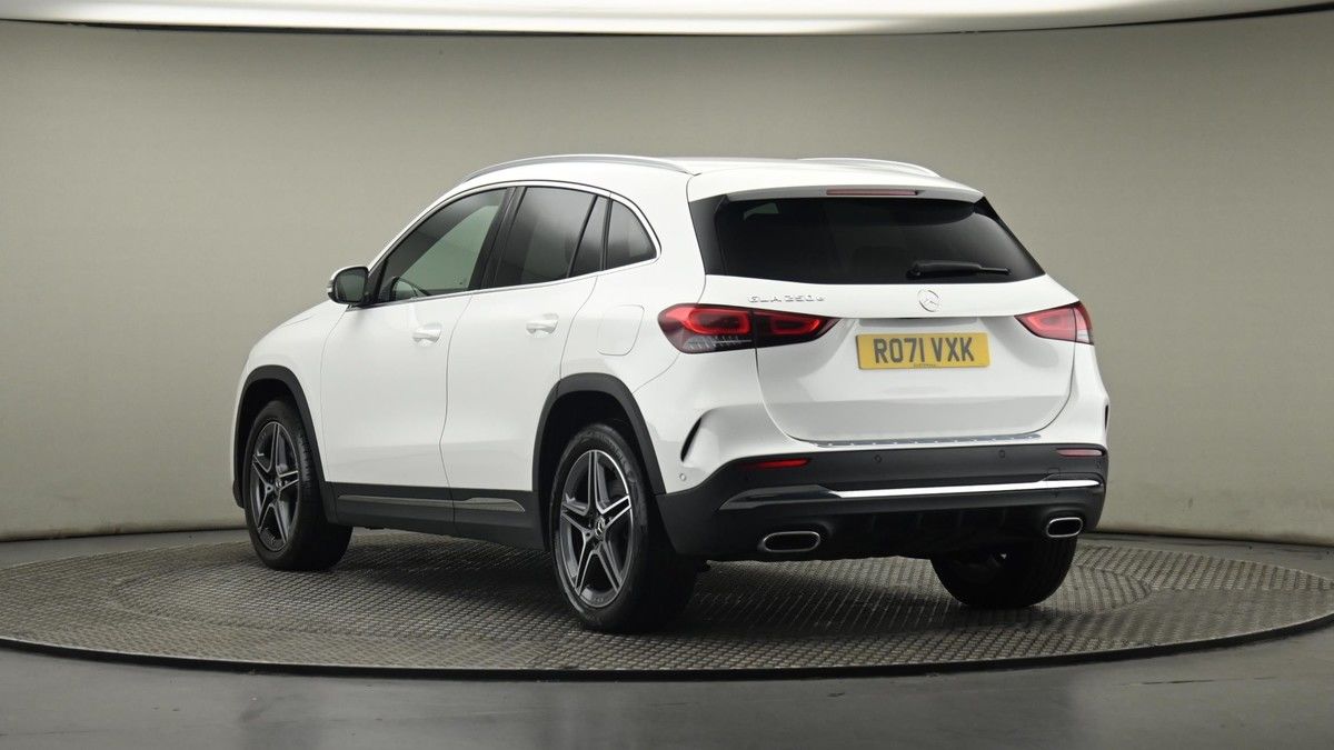 Mercedes-Benz GLA Image 24