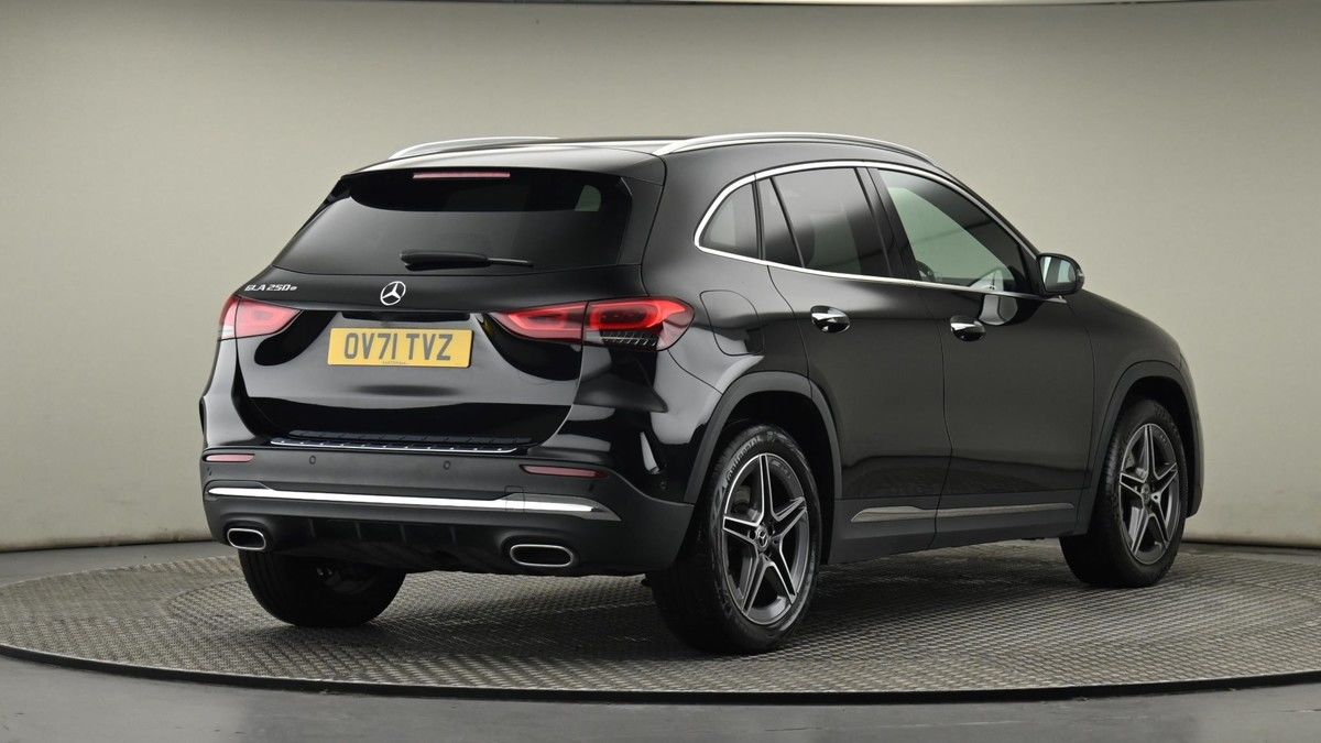 Mercedes-Benz GLA Image 26