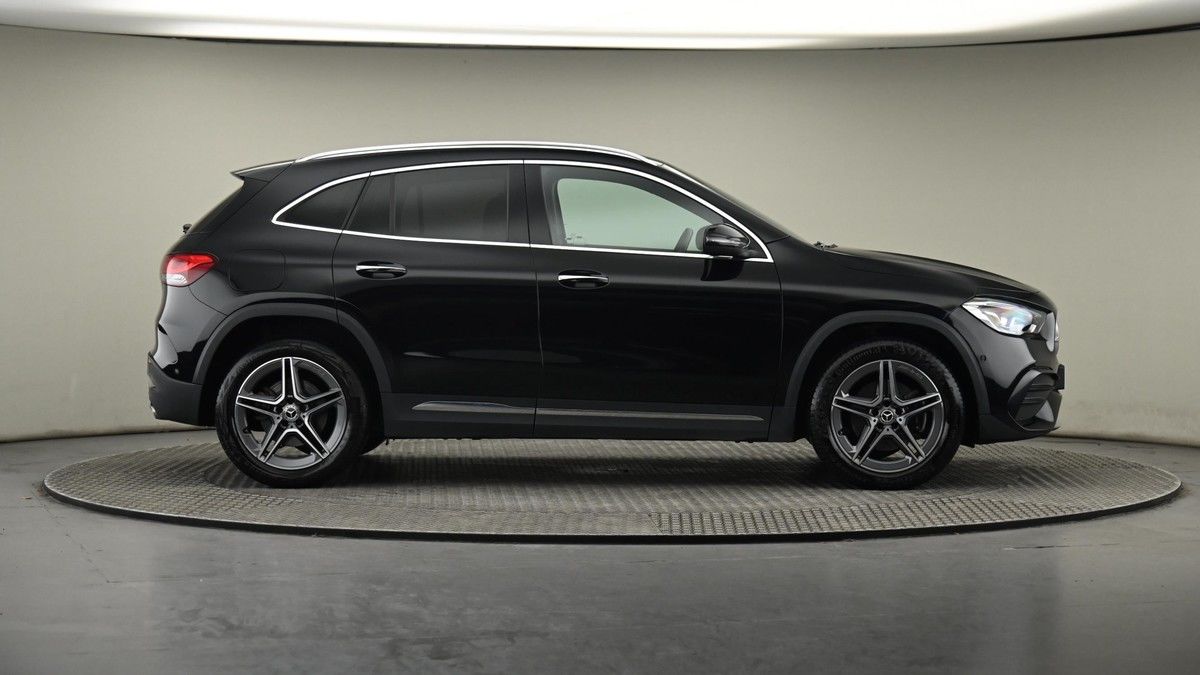 Mercedes-Benz GLA Image 27