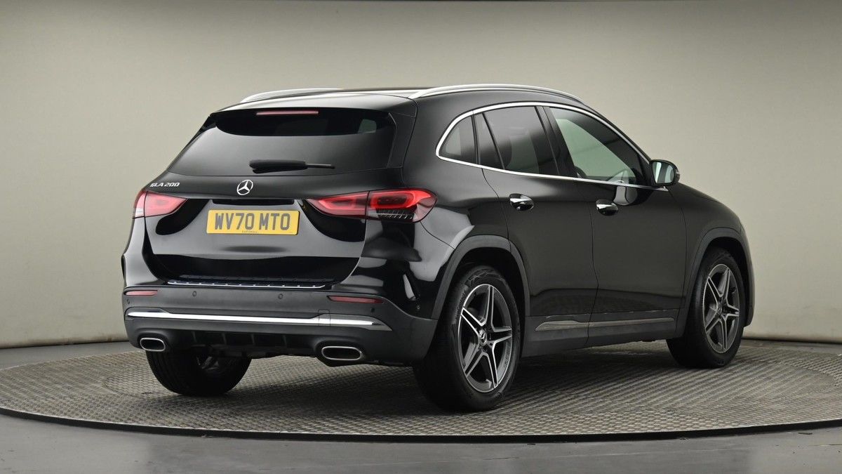 Mercedes-Benz GLA Image 26