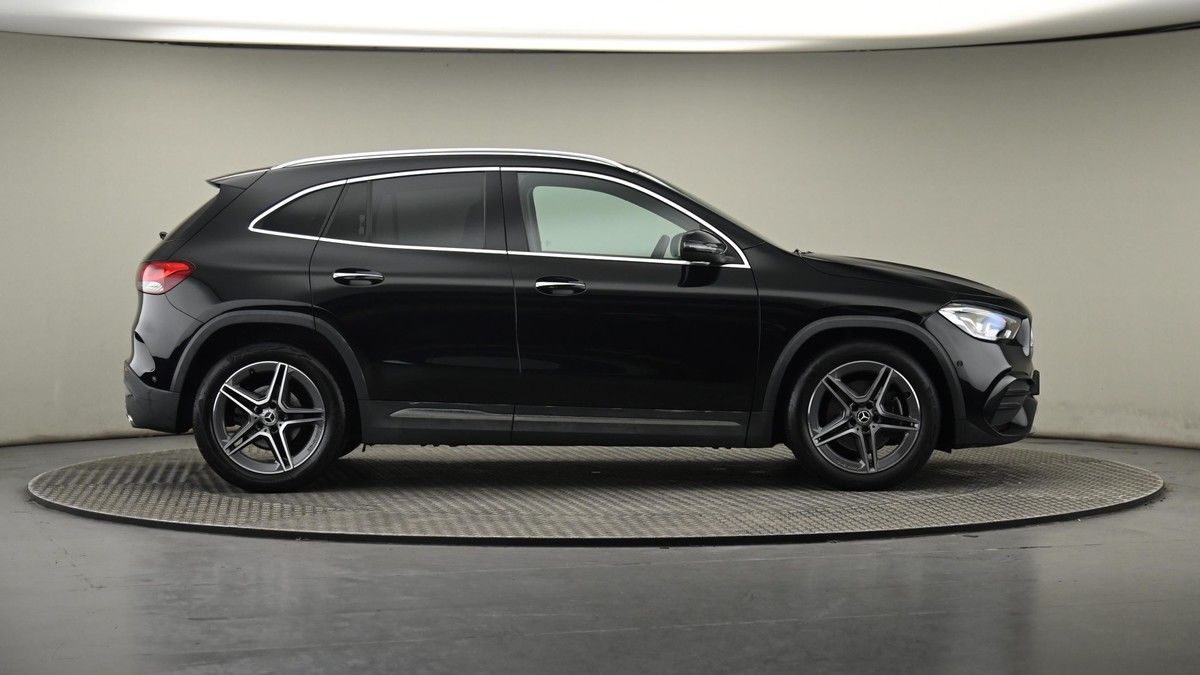 Mercedes-Benz GLA Image 27