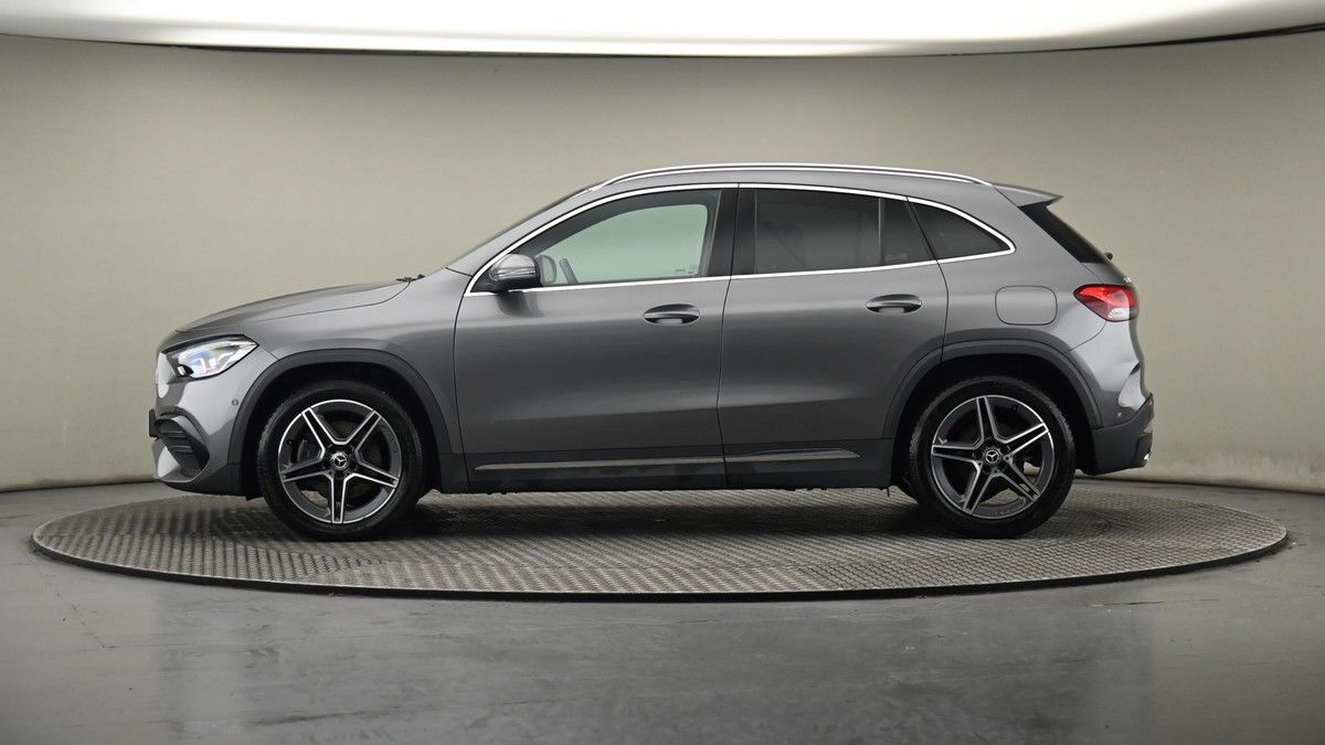 Mercedes-Benz GLA Image 23