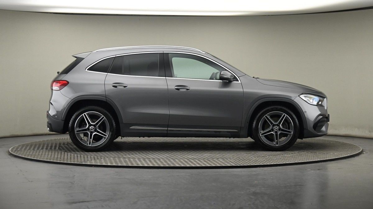 Mercedes-Benz GLA Image 27