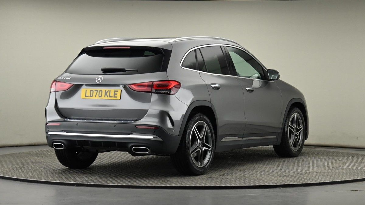 Mercedes-Benz GLA Image 26