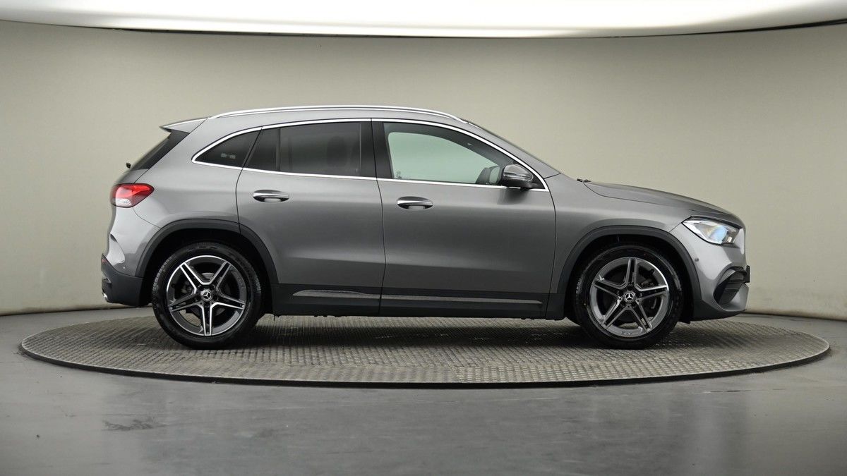 Mercedes-Benz GLA Image 27