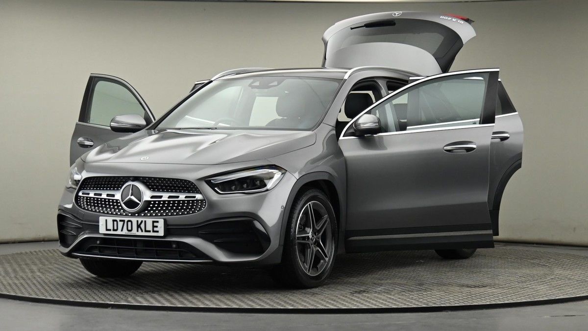 Mercedes-Benz GLA Image 28