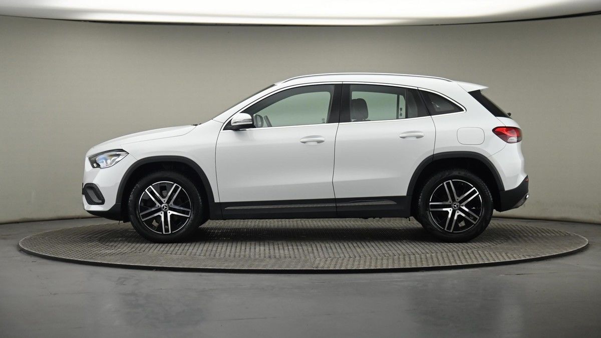 Mercedes-Benz GLA Image 23